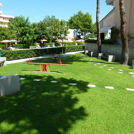 110 - Appartamento Trilocale A Marcelli Al Piano Terra Al Residence Pineta Vicino Al Mare - Spiaggia Inclusa Appartement
